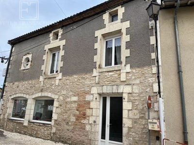 /international/fr/javerlhac-et-la-chapelle-saint-robert-aquitaine-310108792374/