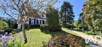 /international/fr/villeneuve-sur-yonne-burgundy-310108777698/