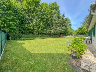 /international/fr/le-mesnil-saint-denis-ile-de-france-310101035458/