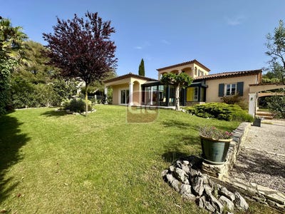 /international/fr/guzargues-languedoc-roussillon-310100960654/
