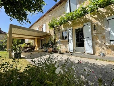 /international/fr/st-sulpice-d-excideuil-aquitaine-310101383555/?lang=en