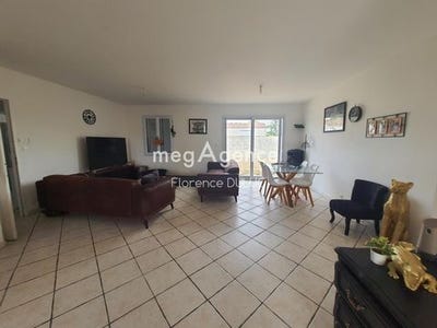 /international/fr/saint-jean-d-angely-charente-310101389493/?lang=en