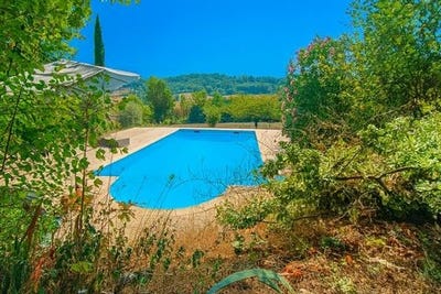 /international/fr/cenac-et-saint-julien-aquitaine-310102911583/
