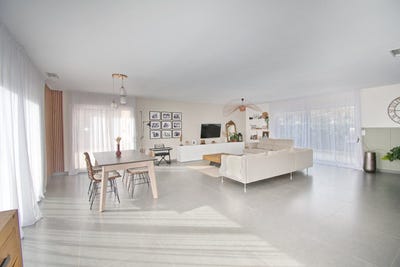 /international/fr/lezignan-la-cebe-languedoc-roussillon-310107759614/