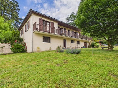 /international/fr/confolens-charente-310108264778/