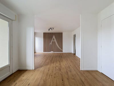 /international/fr/laval-pays-de-la-loire-310108778723/