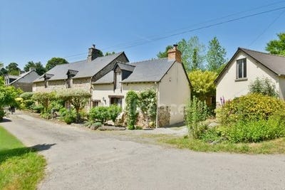 /international/fr/combourg-brittany-310100650883/