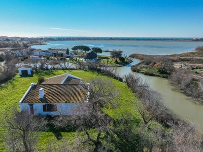 /international/fr/saintes-maries-de-la-mer-provence-alpes-cote-d-azur-310108527108/