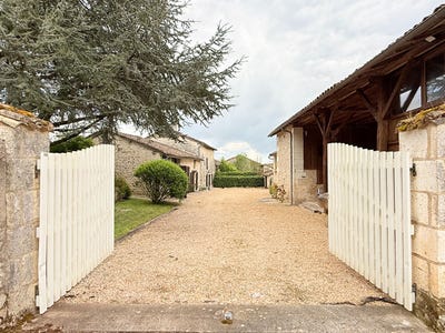 /international/fr/grassac-charente-310107556815/