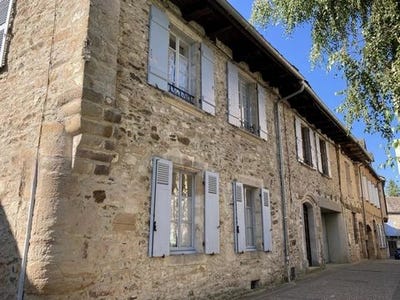 /international/fr/najac-midi-pyrenees-120086384363/