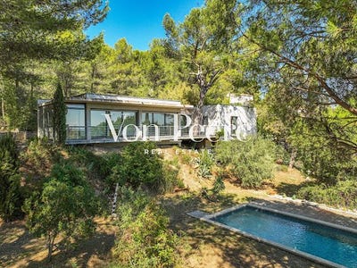 /international/fr/villeneuve-les-avignon-languedoc-roussillon-310108455471/