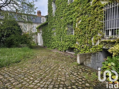 /international/fr/joigny-burgundy-310098533574/