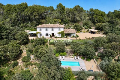 /international/fr/lorgues-provence-alpes-cote-d-azur-310108454302/