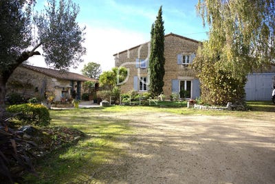/international/fr/niort-charente-310107950410/