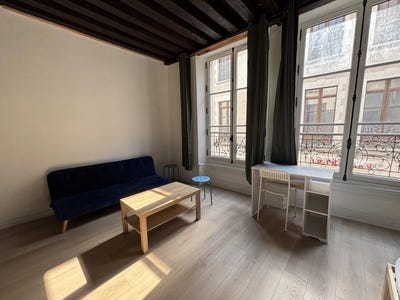 /international/fr/10-rue-louis-roguet-orleans-centre-val-de-loire-310109019982/
