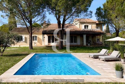 /international/fr/saint-etienne-du-gres-provence-alpes-cote-d-azur-310108760545/