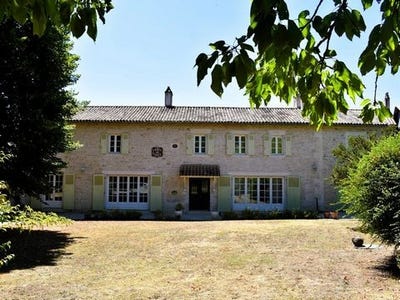 /international/fr/perigne-charente-310100043262/?lang=en