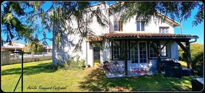 /international/fr/couhe-charente-310100742479/