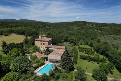 /international/fr/barjac-languedoc-roussillon-310107979562/