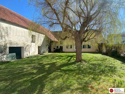/international/fr/semur-en-auxois-burgundy-310101604692/