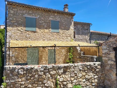 /international/fr/fox-amphoux-provence-alpes-cote-d-azur-310102295985/
