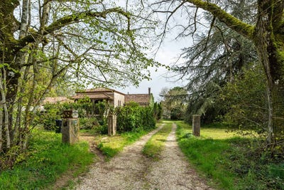 /international/fr/laroque-timbaut-aquitaine-310109970236/