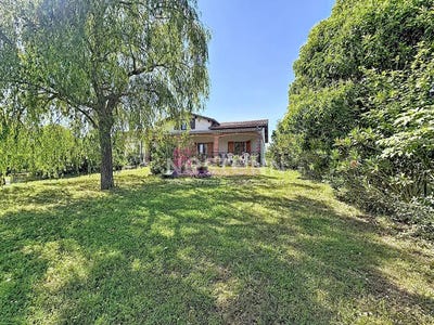 /international/fr/roques-languedoc-roussillon-310108529609/