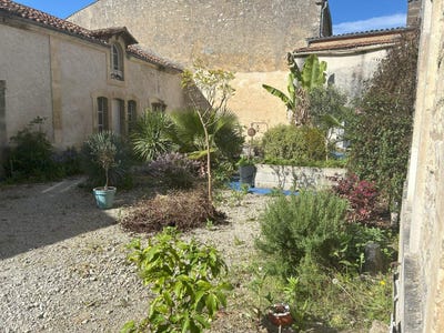 /international/fr/saint-jean-d-angely-charente-310101135221/?lang=zh-tw