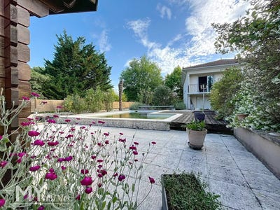 /international/fr/coutras-aquitaine-310100168986/