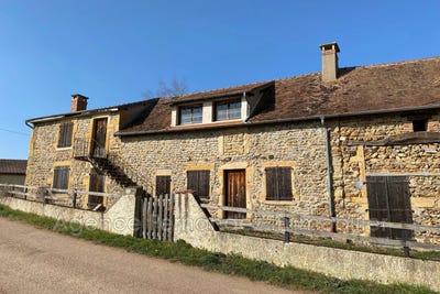 /international/fr/semur-en-brionnais-burgundy-310108812660/