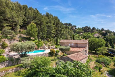 /international/fr/le-beausset-provence-alpes-cote-d-azur-310099629796/