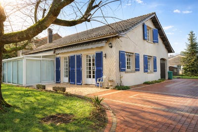 /international/fr/la-rochefoucauld-en-angoumois-charente-310107793552/