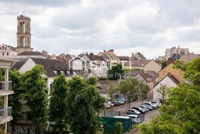 /international/fr/mantes-la-jolie-ile-de-france-310099431877/