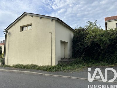 /international/fr/saint-etienne-de-mer-morte-pays-de-la-loire-310108002412/