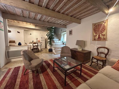 /international/fr/uzes-languedoc-roussillon-310101230676/?lang=id