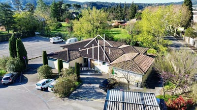 /international/fr/vallon-pont-d-arc-rhone-310106973714/
