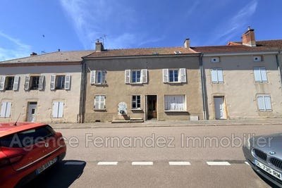 /international/fr/semur-en-brionnais-burgundy-310108812649/