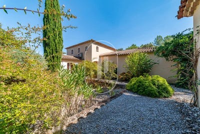 /international/fr/vezenobres-languedoc-roussillon-310104777006/