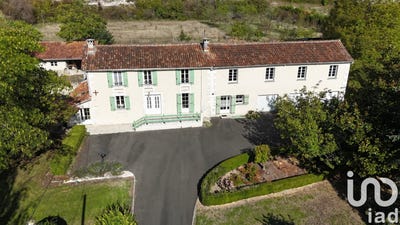 /international/fr/montmoreau-charente-310107577101/
