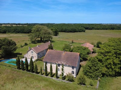 /international/fr/saint-savin-charente-310108430642/