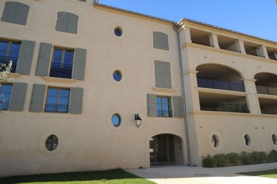 /international/fr/uzes-languedoc-roussillon-310107046864/