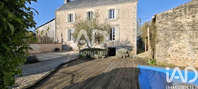 /international/fr/marsais-sainte-radegonde-pays-de-la-loire-310107322488/