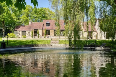 /international/fr/fontaine-chaalis-picardie-310107430560/
