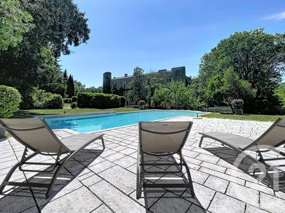 /international/fr/laudun-l-ardoise-languedoc-roussillon-310107623852/