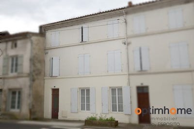 /international/fr/la-rochefoucauld-charente-310108089234/