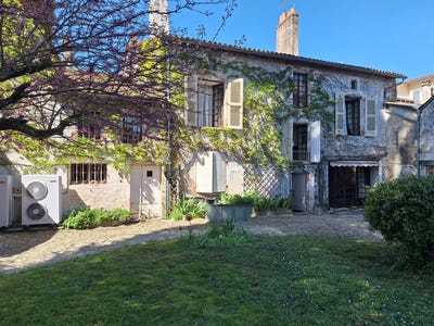 /international/fr/civray-charente-310107255316/