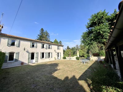 /international/fr/saint-georges-des-agouts-charente-310100939103/