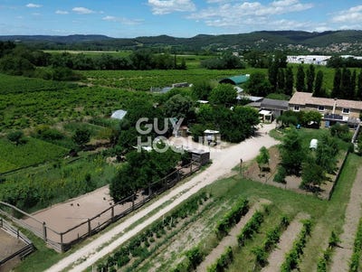 /international/fr/laudun-l-ardoise-languedoc-roussillon-310108954545/