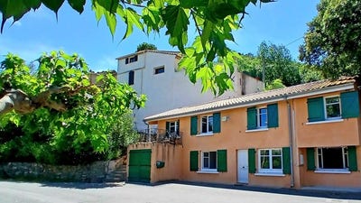 /international/fr/roquebrun-languedoc-roussillon-310108864808/