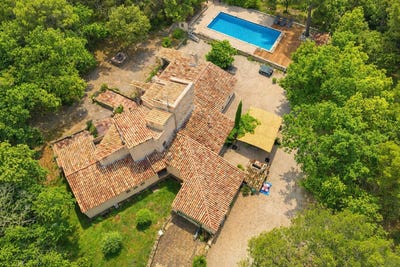 /international/fr/uchaux-provence-alpes-cote-d-azur-310107672607/